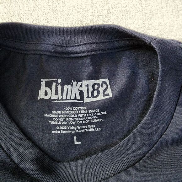 blink 182 2023 Navy Blue Tshirt With Graphics Size Large New - Picture 3 of 4